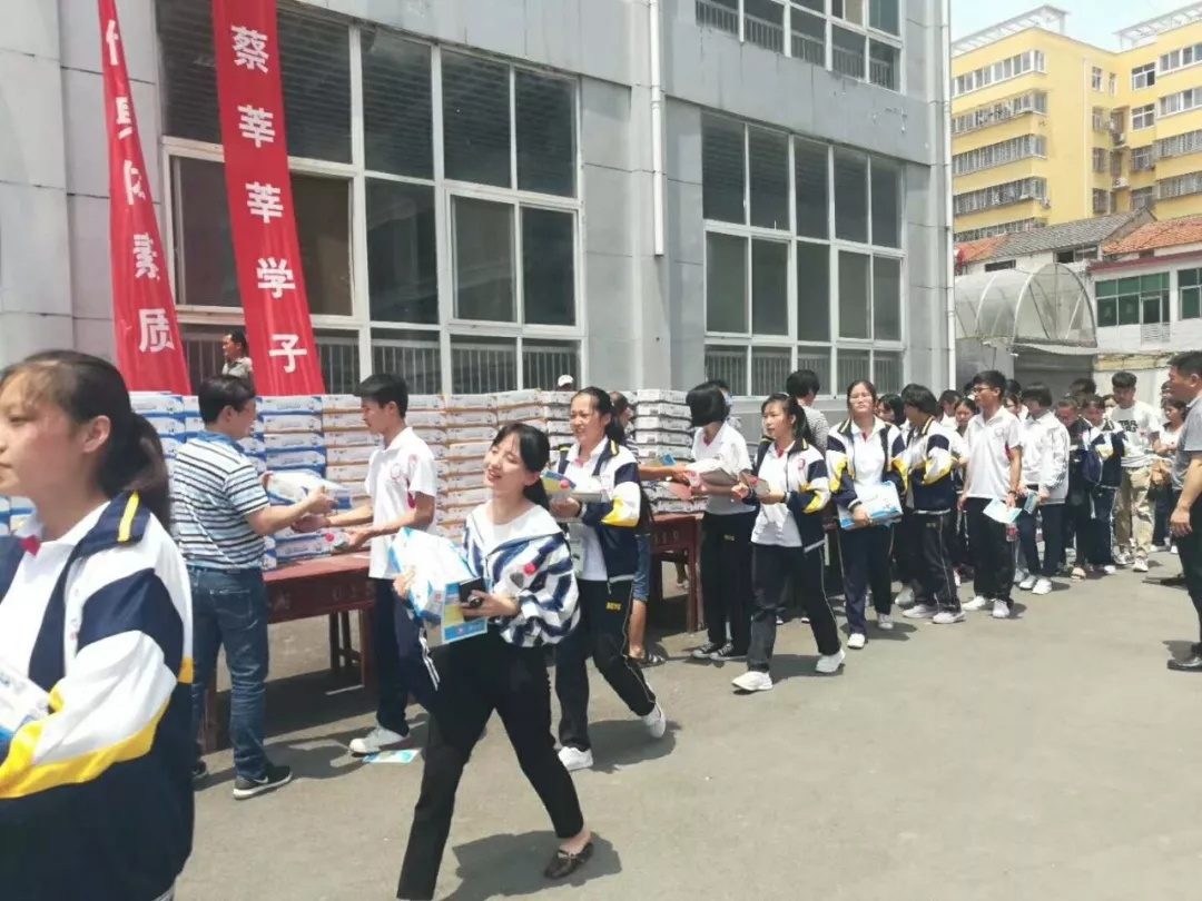 花花牛|捐助教育100萬(wàn)元！做公益，我們是認(rèn)真的！