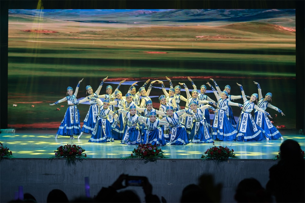 “不忘初心、聚力前行” 花花牛集團(tuán)2018迎新春聯(lián)歡會隆重舉行