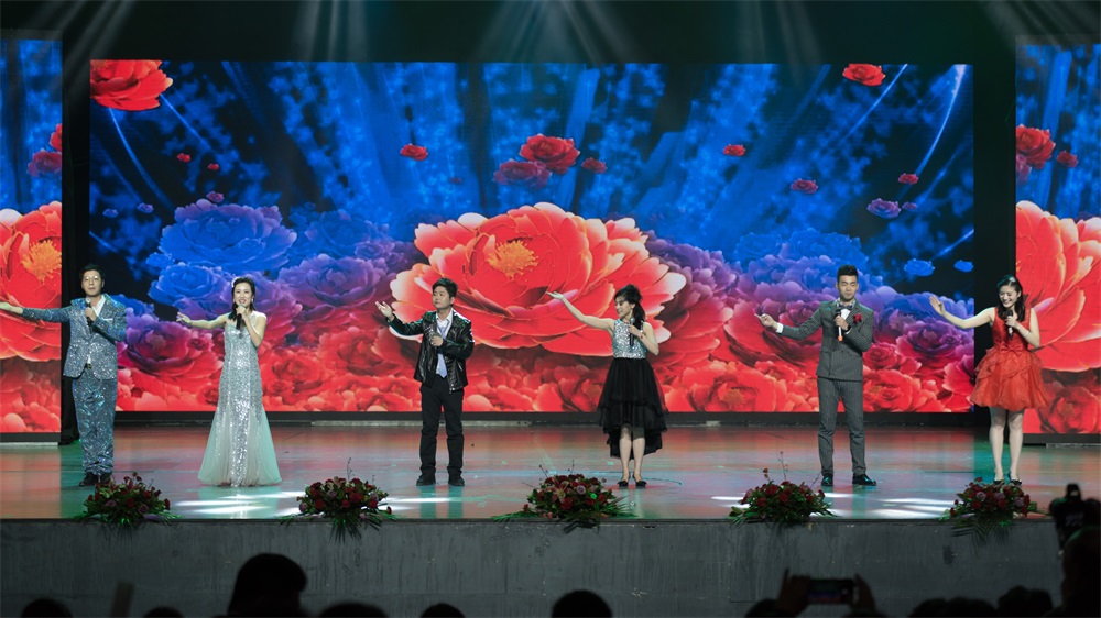 “不忘初心、聚力前行” 花花牛集團(tuán)2018迎新春聯(lián)歡會隆重舉行