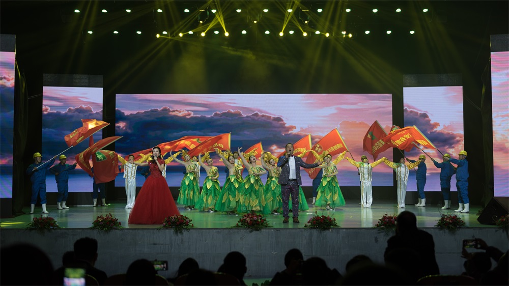 “不忘初心、聚力前行” 花花牛集團(tuán)2018迎新春聯(lián)歡會隆重舉行